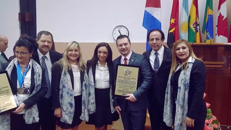 Faculdade Censupeg sendo reconhecida no prêmio mundial de Ciências de 2016.